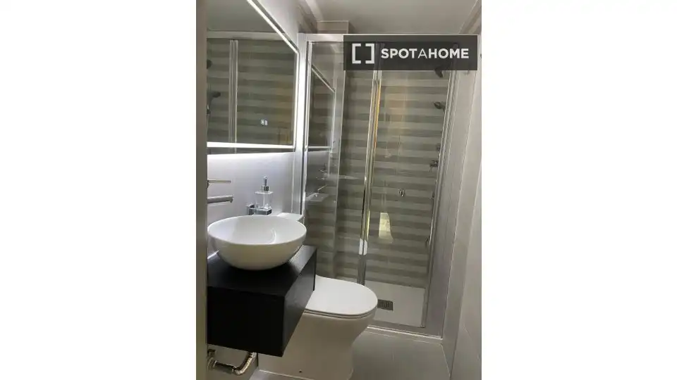 Baño de Piso de alquiler en Madrid con Aire acondicionado, Calefacción y Amueblado
