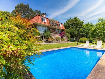 Casa amb piscina en venda a Barragans-Campaño