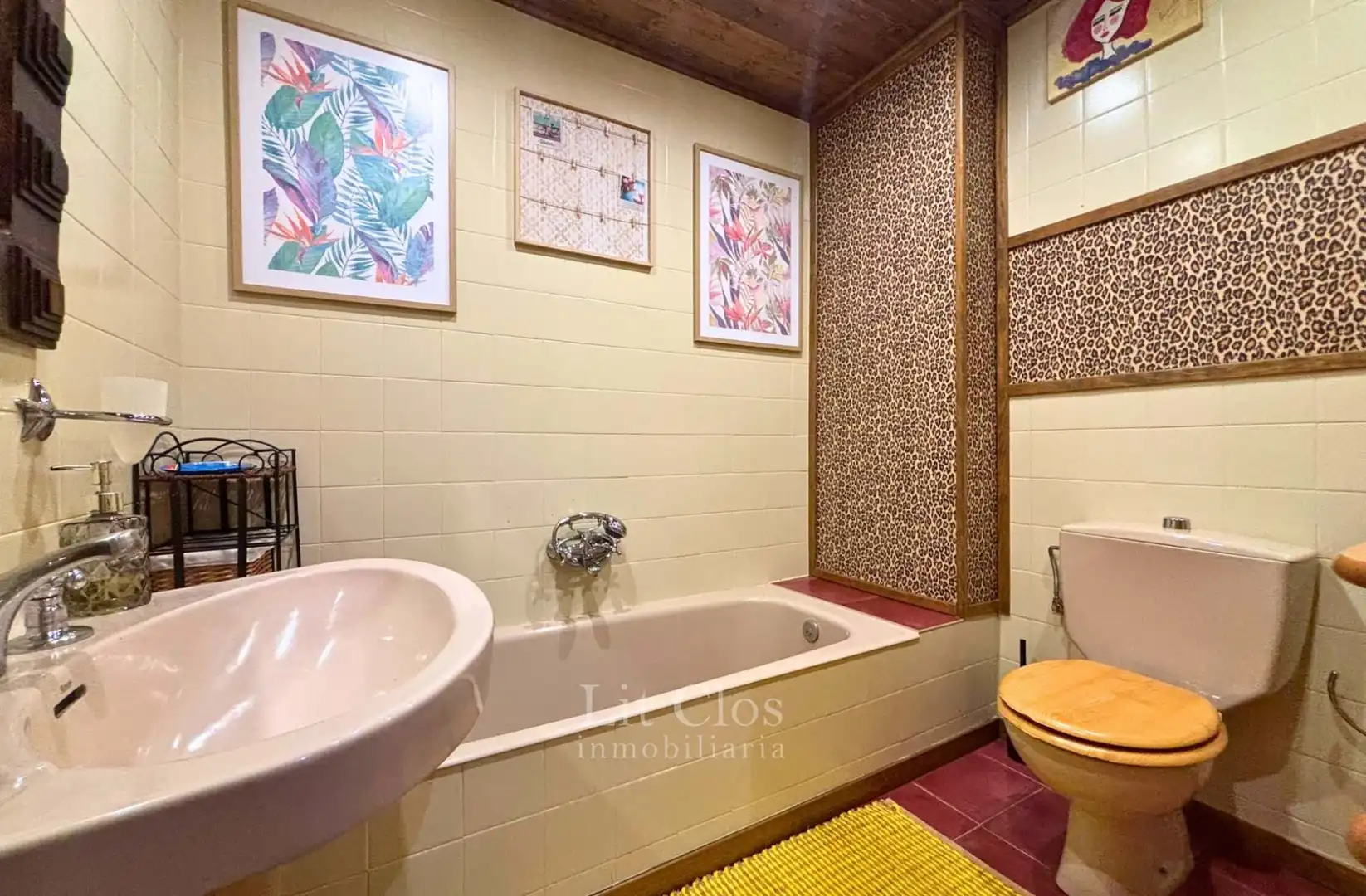 Bathroom of Flat for sale in A Rúa   with Heating, Terrace and Storage room