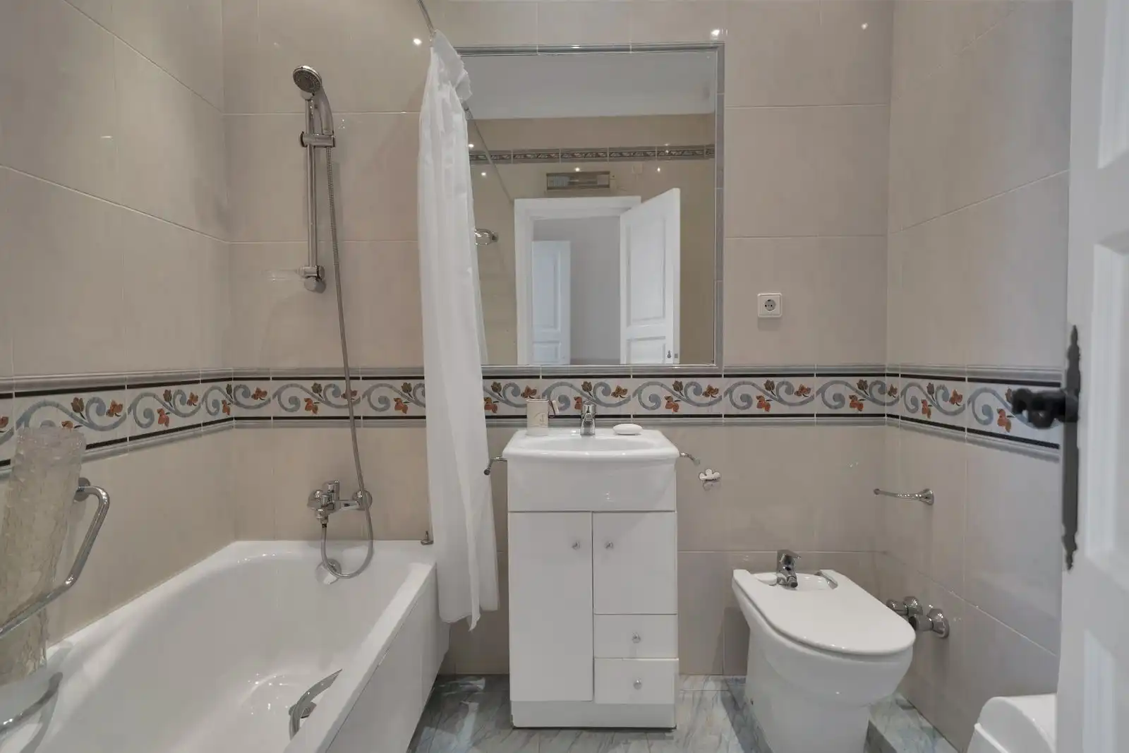 Chalet con piscina en venta en Calle Londres S/N, imagen 26