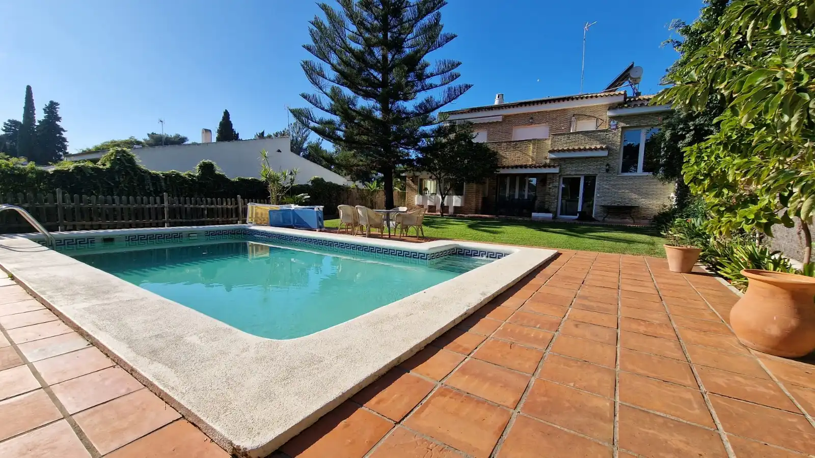 Garden of Detached homes for sale in El Puerto de Santa María  with Air Conditioner, Private garden and Storage room