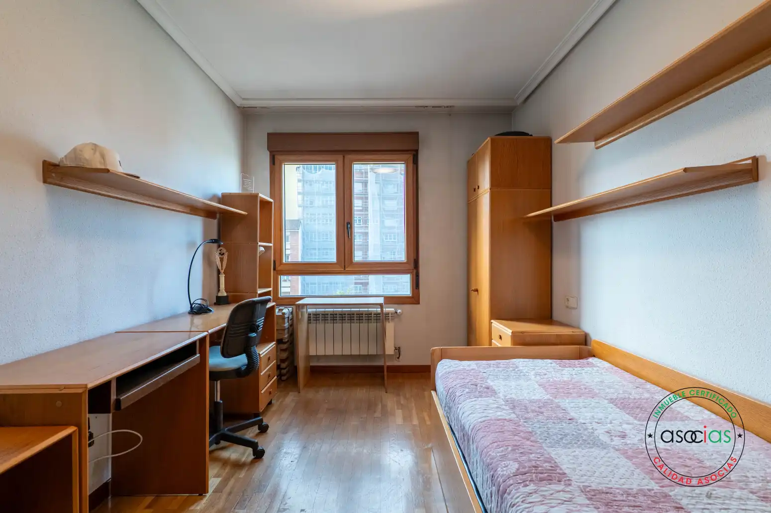 Habitación de Piso en venta en Oviedo  con Calefacción, Parquet y Terraza