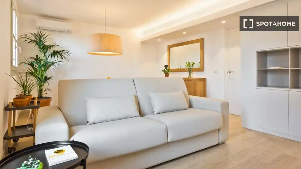 Flat with terrace to rent in Ciutat Vella, imagen 3