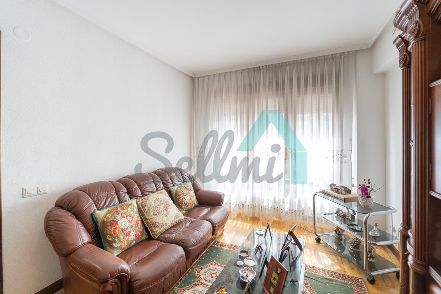 Living room of Flat for sale in Oviedo   with Heating, Parquet flooring and Terrace