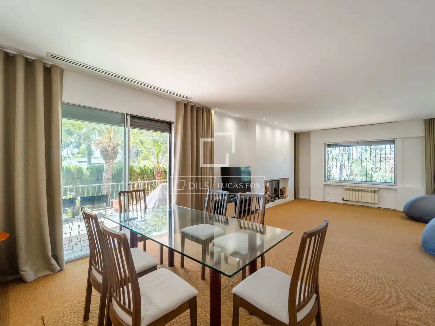 Vista exterior de Casa o xalet en venda en Riba-roja de Túria amb Aire condicionat, Jardí privat i Terrassa