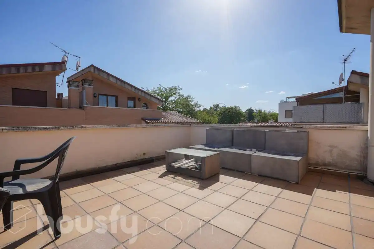 Terraza de Casa adosada en venta en Madrid con Aire acondicionado, Calefacción y Jardín privado