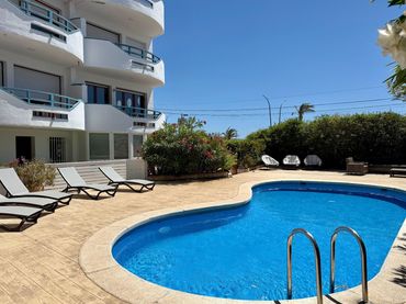 Adossat amb piscina en venda a SECTOR SALINS 1ª LINIA