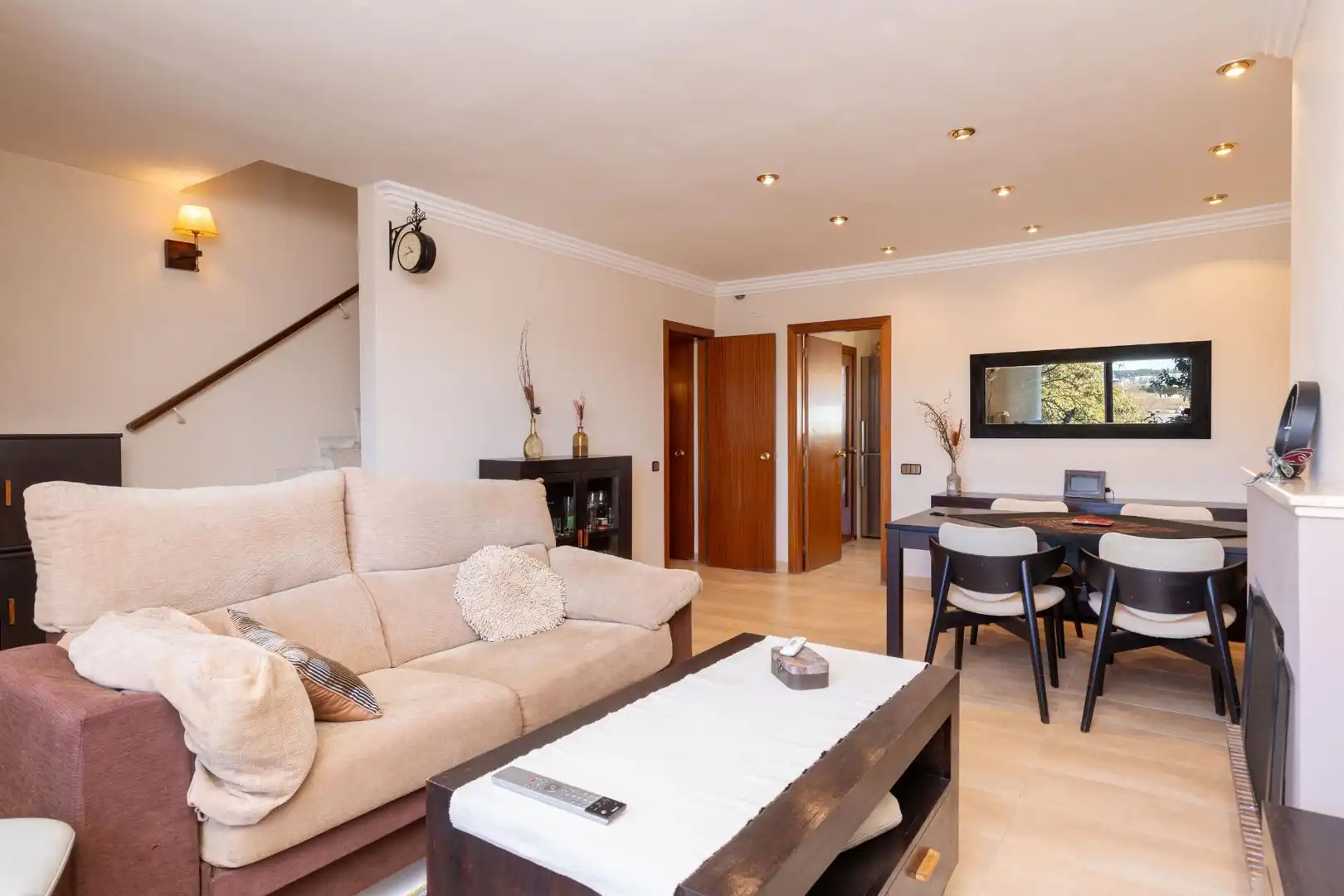 Wohnzimmer von Einfamilien-Reihenhaus zum Verkauf in Santa Perpètua de Mogoda mit Klimaanlage, Heizung und Abstellraum