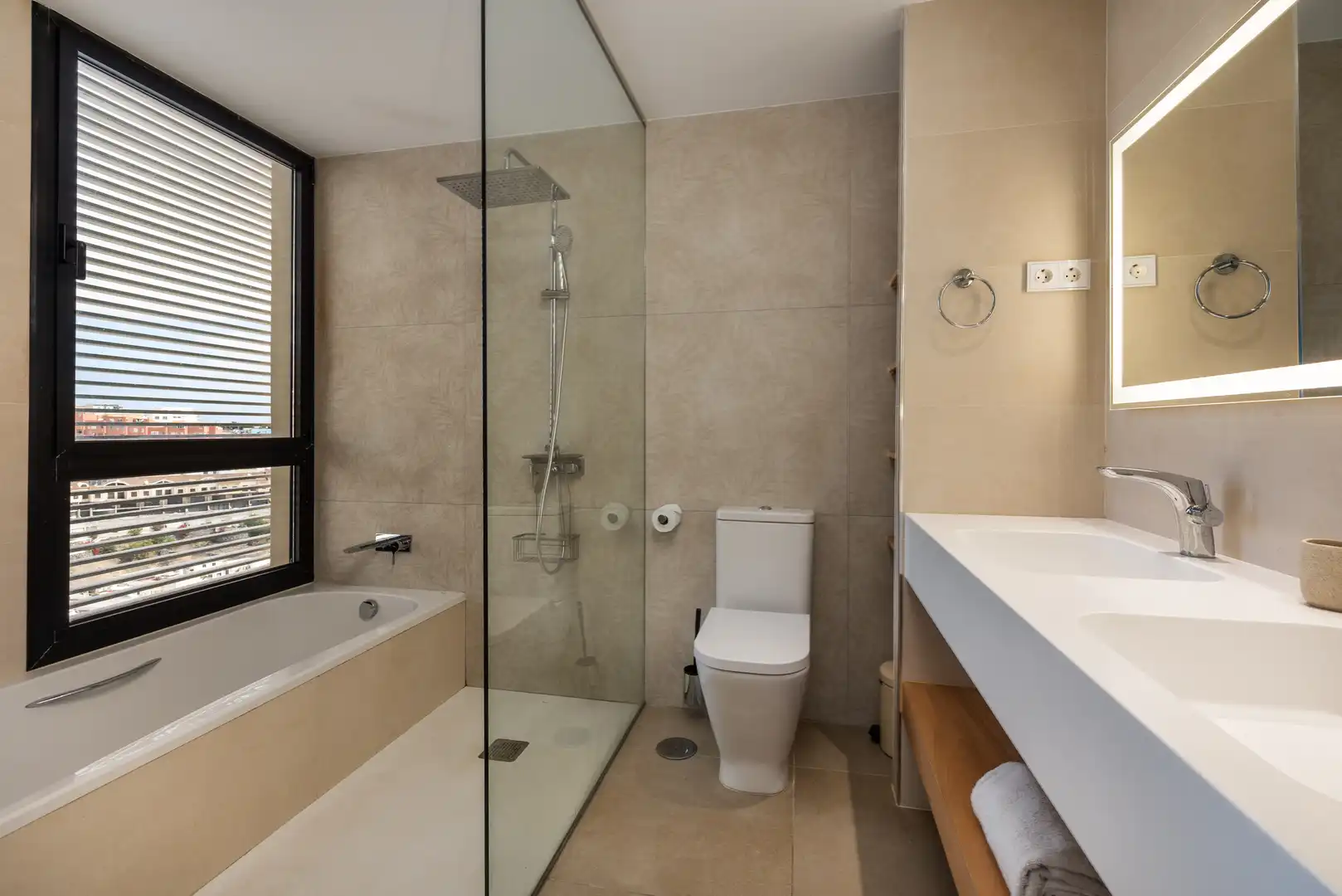 Bathroom of Houses for sale in Las Palmas de Gran Canaria  with Parquet flooring, Terrace and Furnished