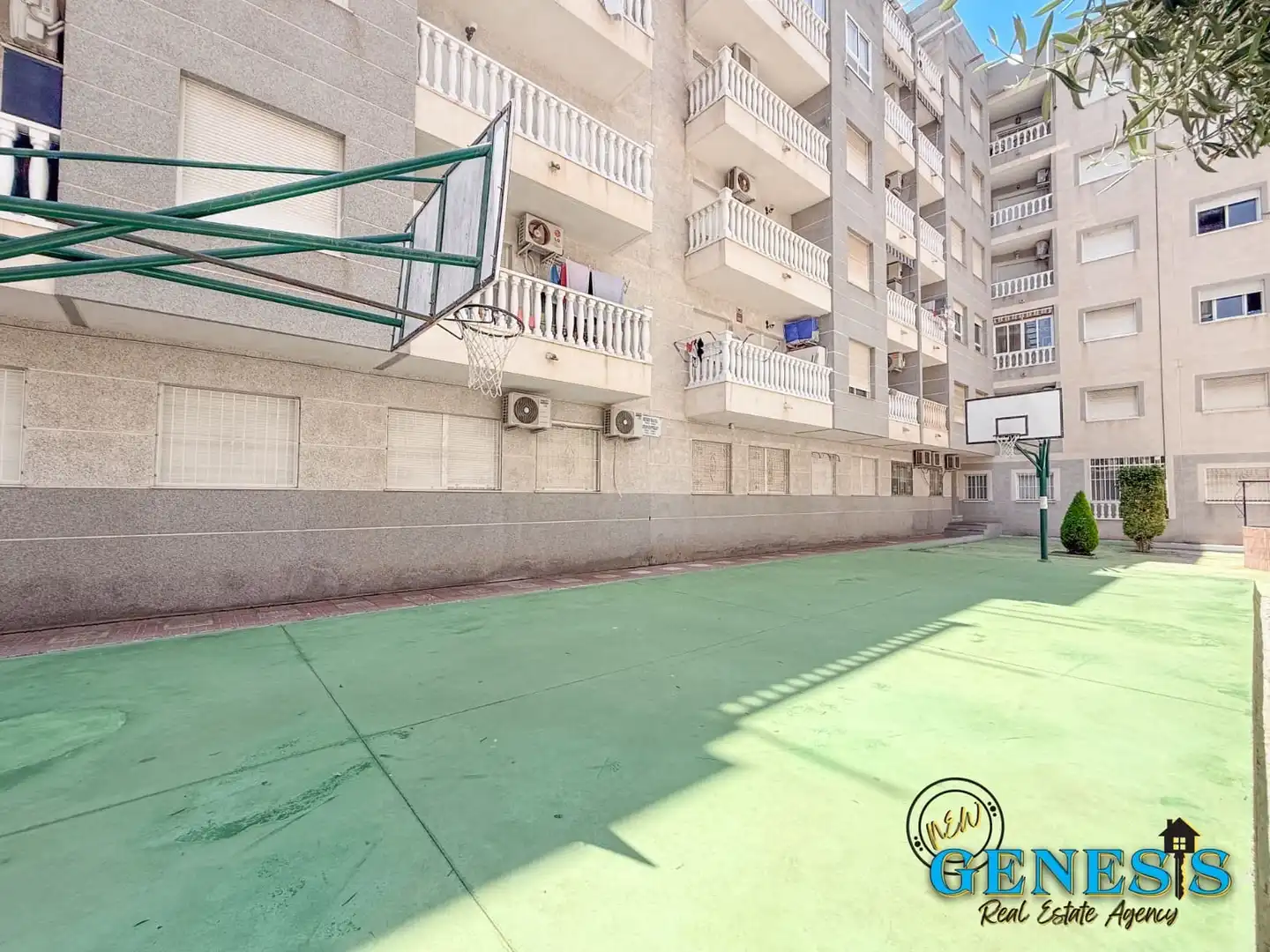 Aparcament de Apartament en venda en Torrevieja amb Terrassa, Moblat i Forn