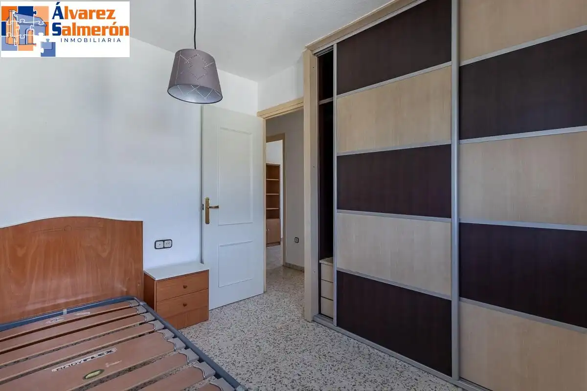 Bedroom of Flat for sale in Granada  with Air Conditioner, Heating and Terrace
