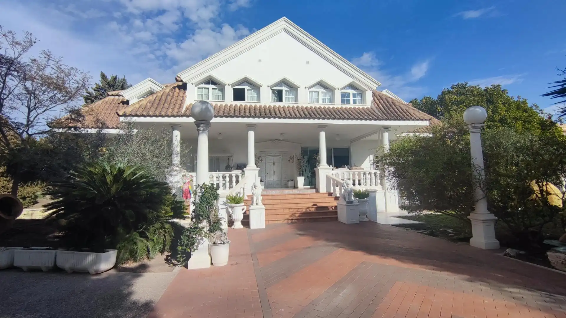 Exterior view of Houses for sale in San Vicente del Raspeig / Sant Vicent del Raspeig  with Air Conditioner, Heating and Private garden