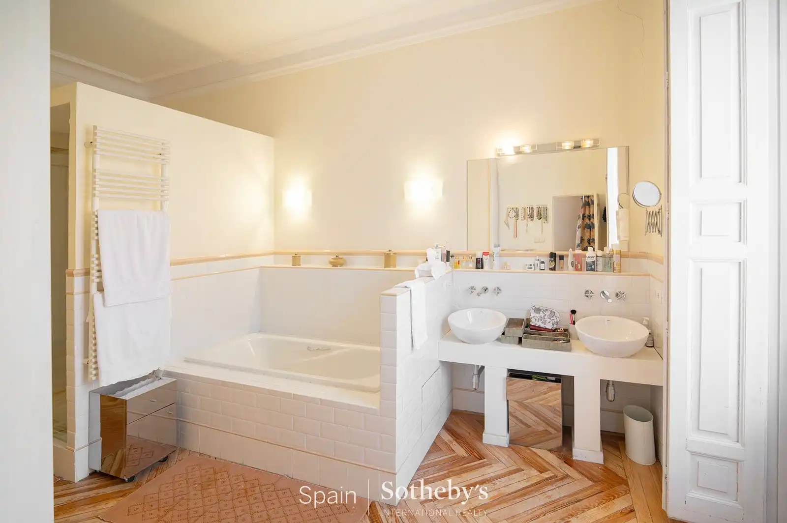 Bathroom of Apartments for sale in Madrid  with Air Conditioner, Heating and Terrace
