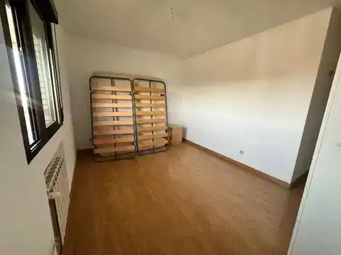 Schlafzimmer von Wohnung zur Miete in  Madrid Capital mit Balkon