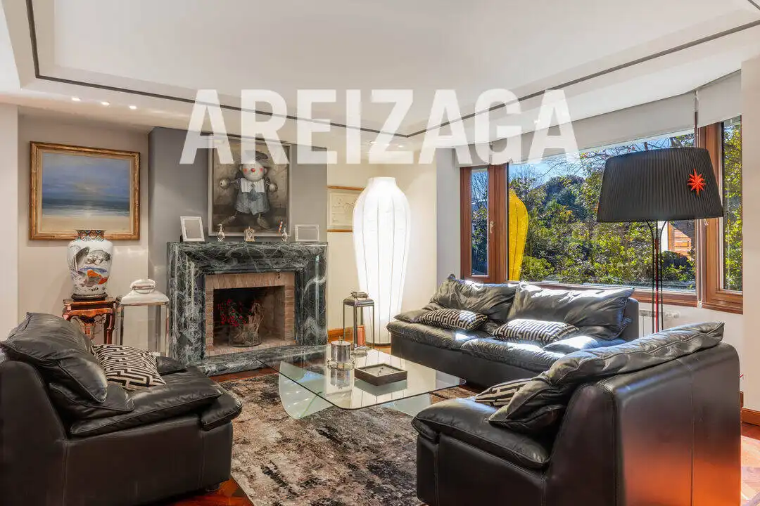 Sala d'estar de Casa o xalet en venda en Donostia - San Sebastián  amb Aire condicionat, Calefacció i Terrassa