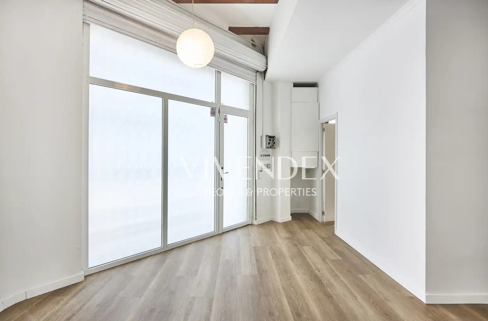Außenansicht von Wohnung zum Verkauf in L'Hospitalet de Llobregat mit Parkett