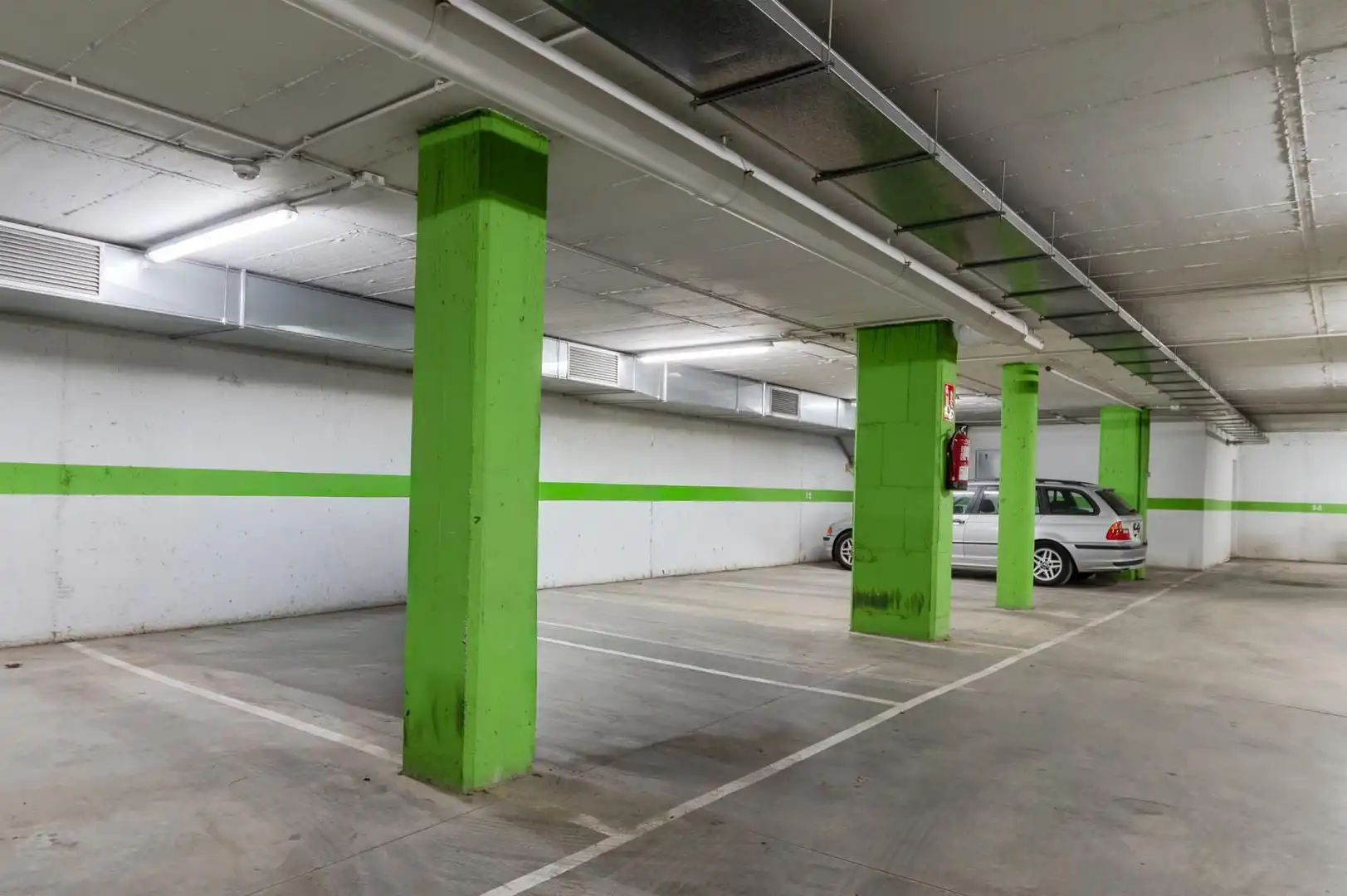 Parkplatz von Wohnung zum Verkauf in Salt mit Klimaanlage, Heizung und Terrasse