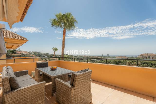 Piso en Venta en Elviria