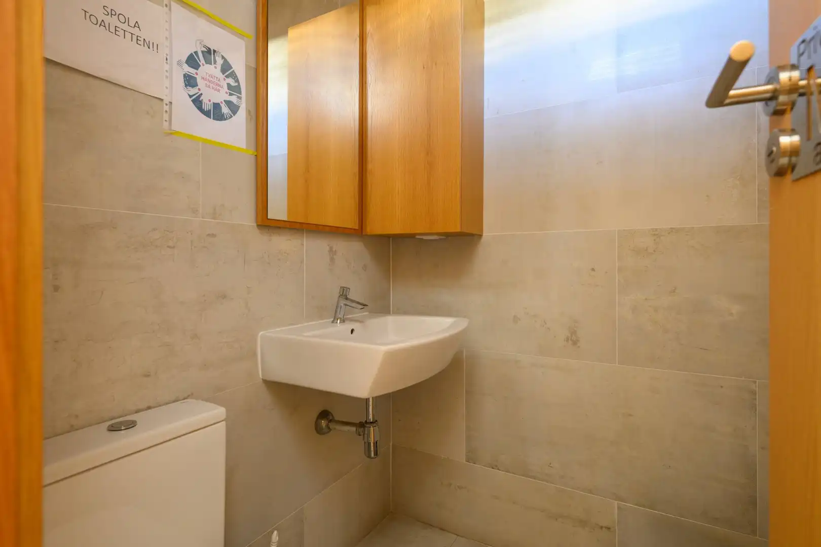 Baño de Local de alquiler en San Bartolomé de Tirajana con Aire acondicionado y Amueblado