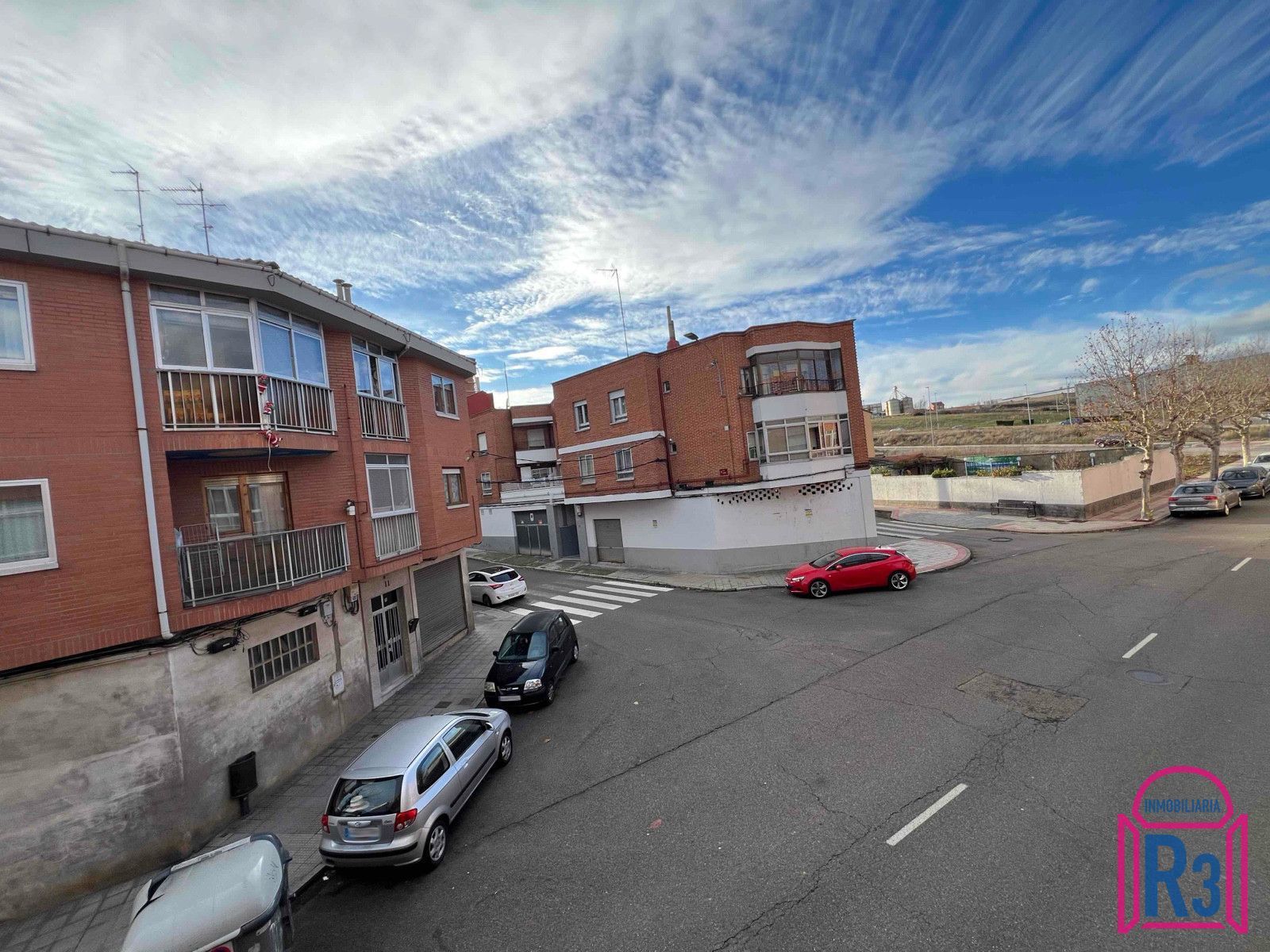 Vista exterior de Pis en venda en León Capital  amb Calefacció, Terrassa i Traster