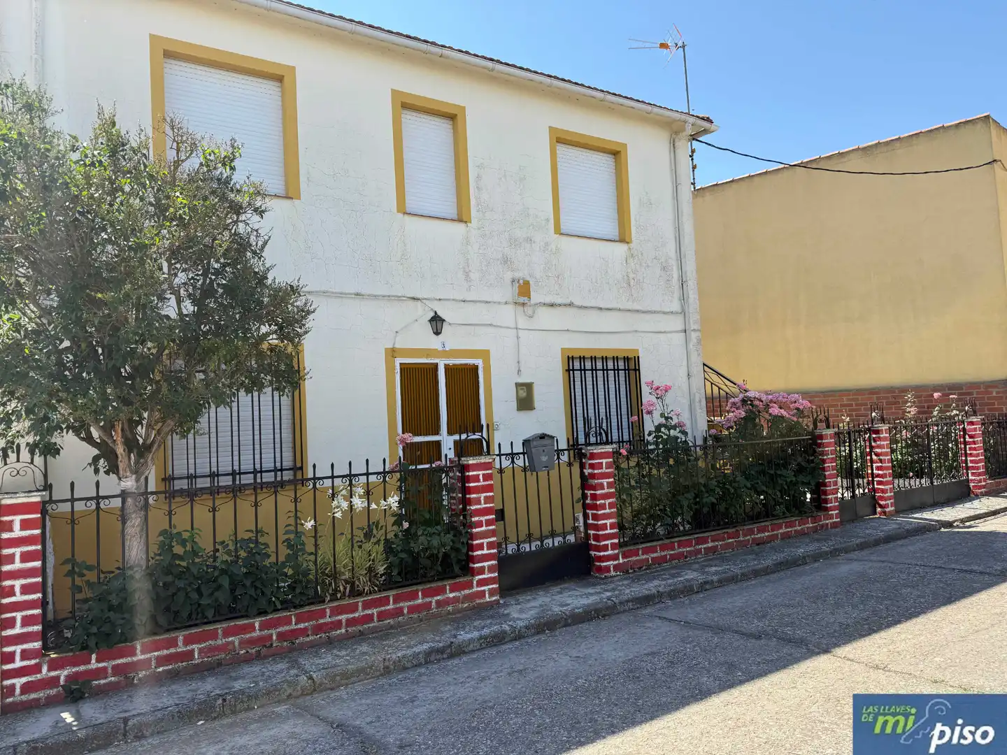 Vista exterior de Casa o xalet en venda en Fresno el Viejo amb Calefacció, Jardí privat i Terrassa