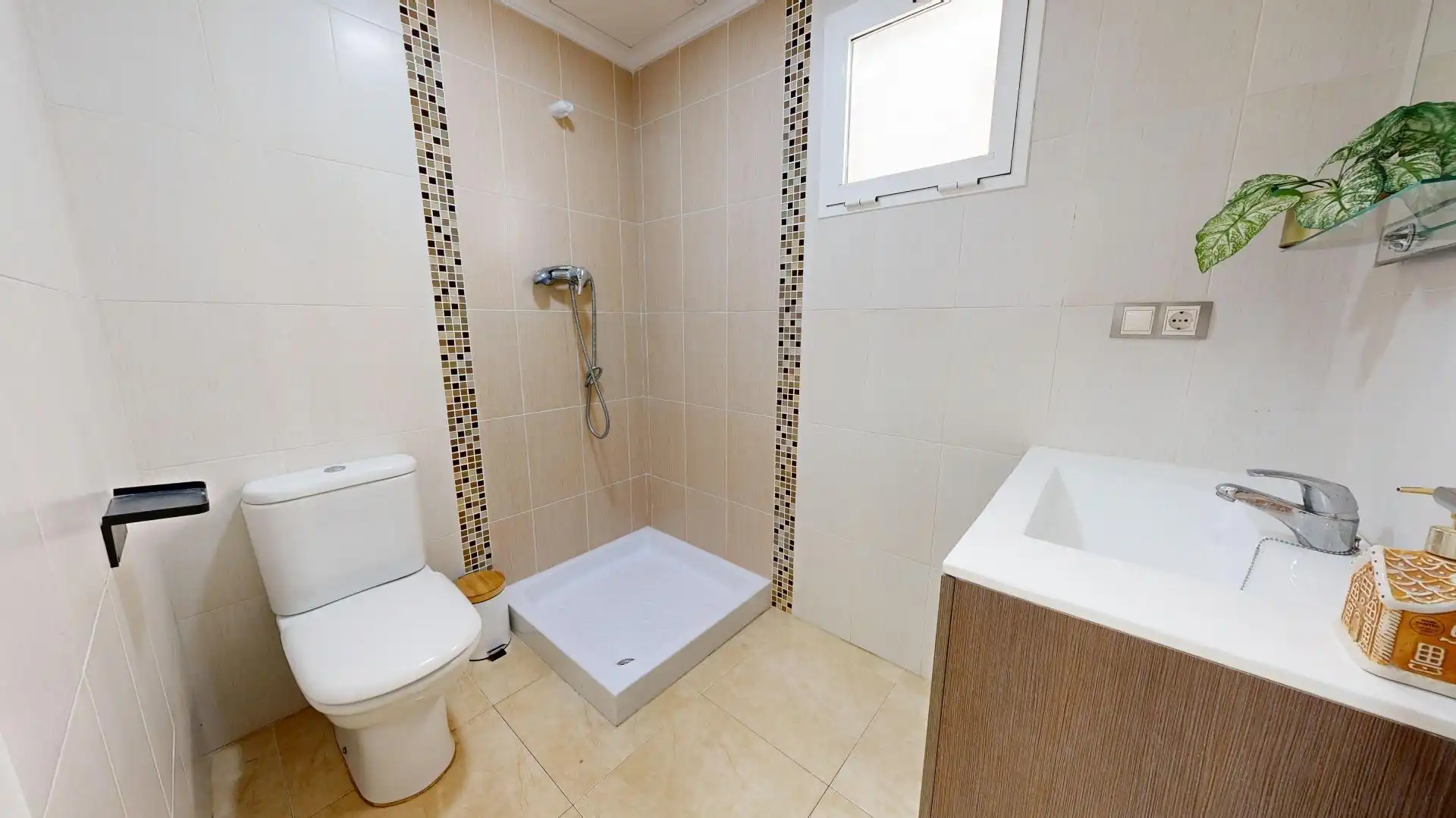 Bany de Apartament en venda en Los Montesinos amb Aire condicionat, Moblat i Piscina comunitària