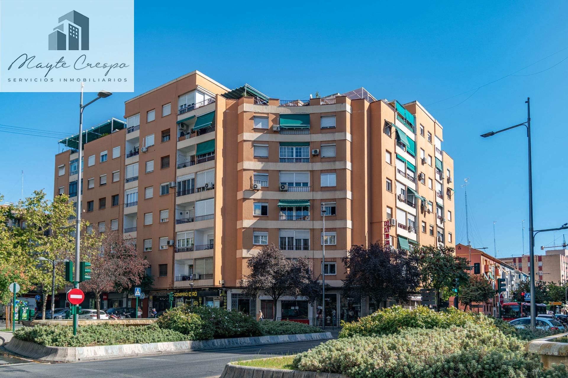 Vista exterior de Pis en venda en  Granada Capital
