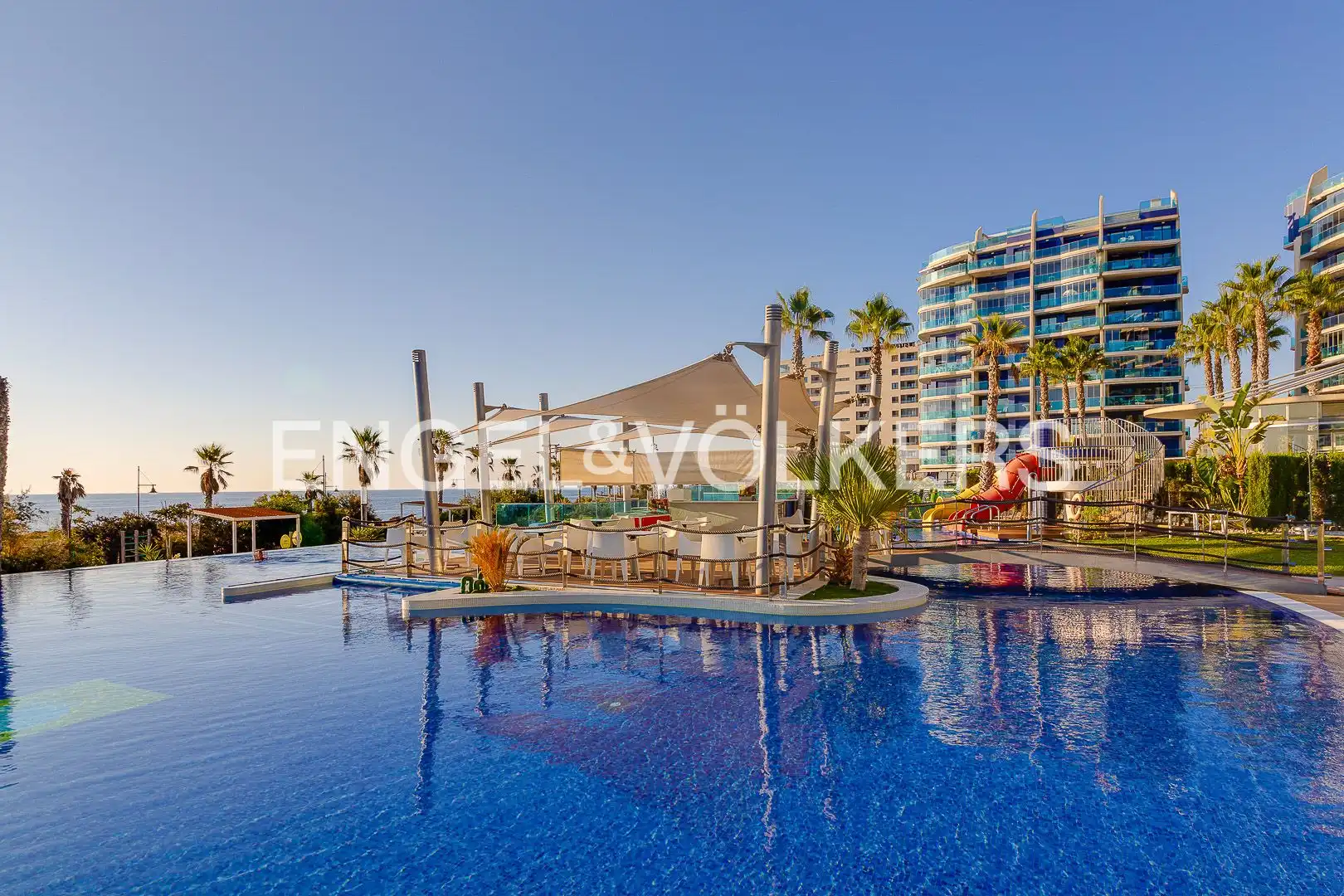 Schwimmbecken von Erdgeschoss zum Verkauf in Torrevieja mit Klimaanlage, Heizung und Terrasse