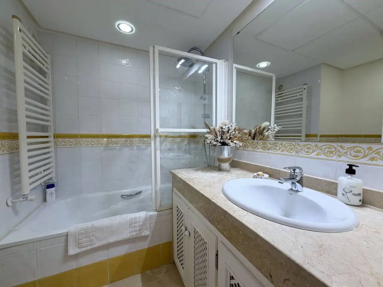 Bathroom of Detached homes for rent in La Alcaidesa  with Air Conditioner, Terrace and Furnished