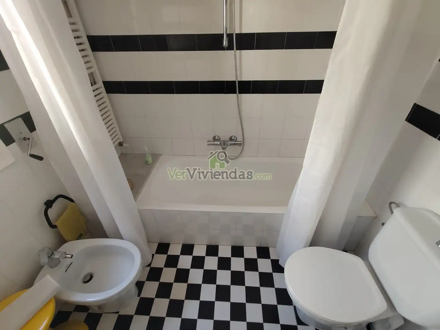Bany de Casa o xalet en venda en Castellar del Vallès amb Calefacció, Jardí privat i Parquet