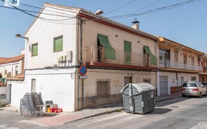 Vista exterior de Casa adosada en venda en La Zubia amb Terrassa i Balcó