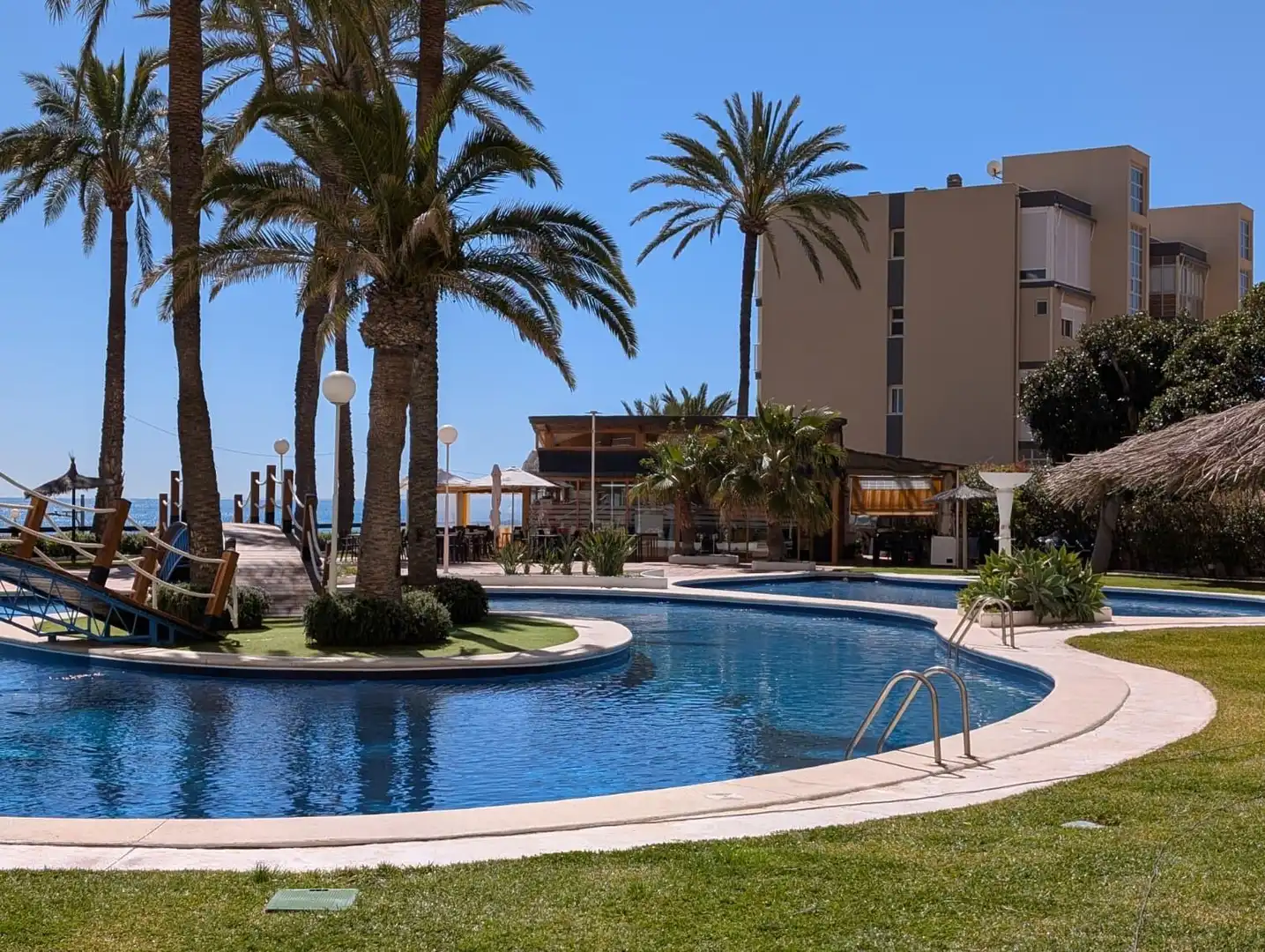 Piscina de Apartament en venda en El Campello amb Jardí privat, Terrassa i Piscina comunitària