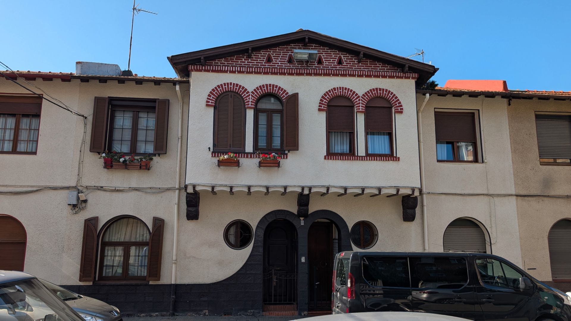 Vista exterior de Casa adosada en venda en Getxo  amb Calefacció, Jardí privat i Traster