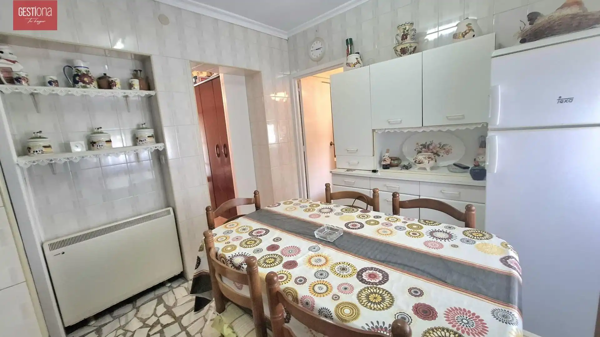 Cocina de Piso en venta en Los Corrales de Buelna  con Calefacción, Trastero y Amueblado