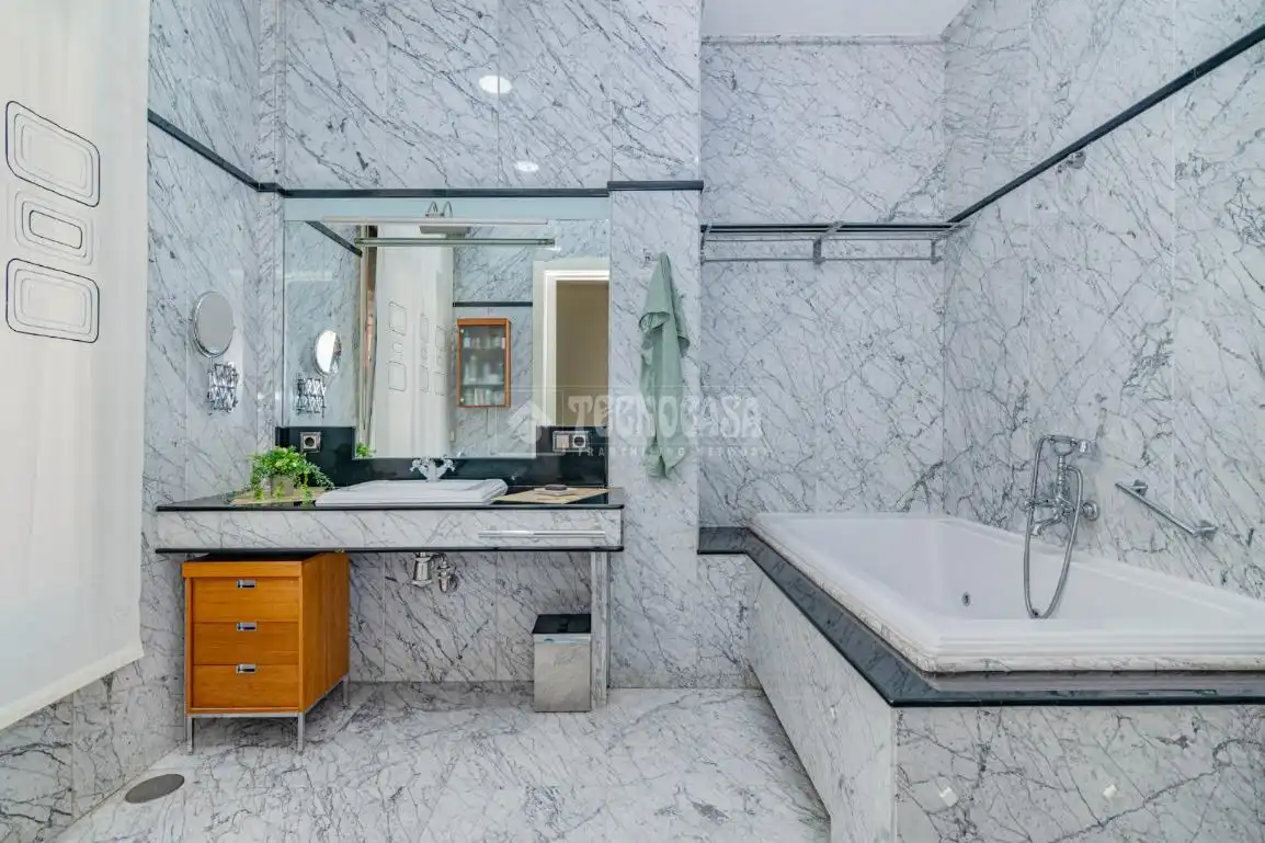 Baño de Casa o chalet en venta en La Zubia con Aire acondicionado, Calefacción y Jardín privado