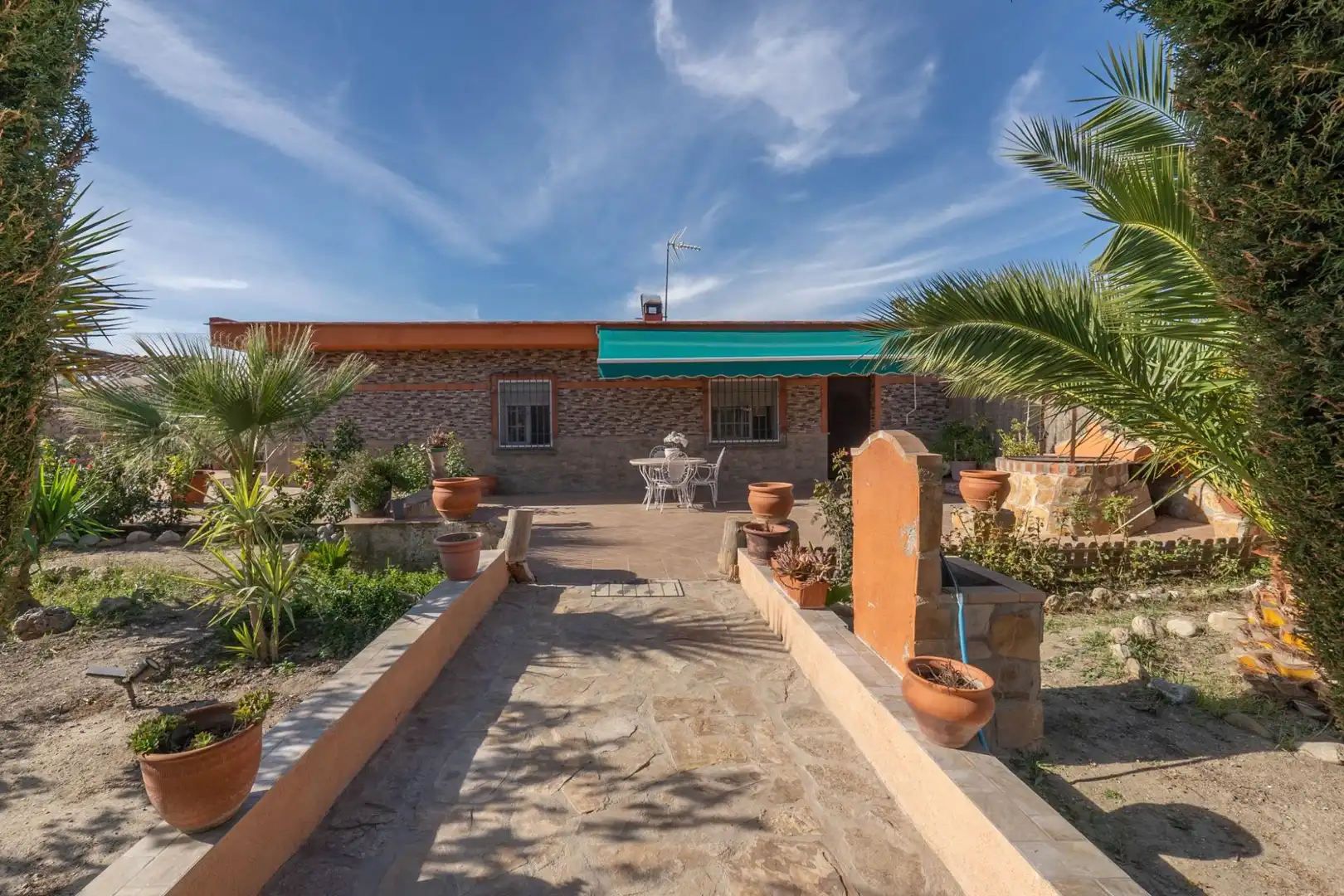 Exterior view of Houses for sale in  Granada Capital  with Private garden, Storage room and Swimming Pool