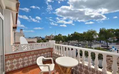 Vista exterior de Casa o xalet en venda en Benalmádena amb Aire condicionat i Terrassa