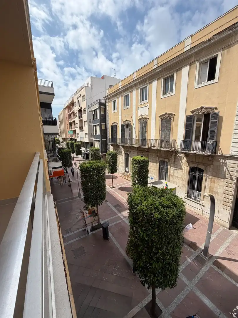 Vista exterior de Pis de lloguer en Algeciras amb Terrassa i Moblat