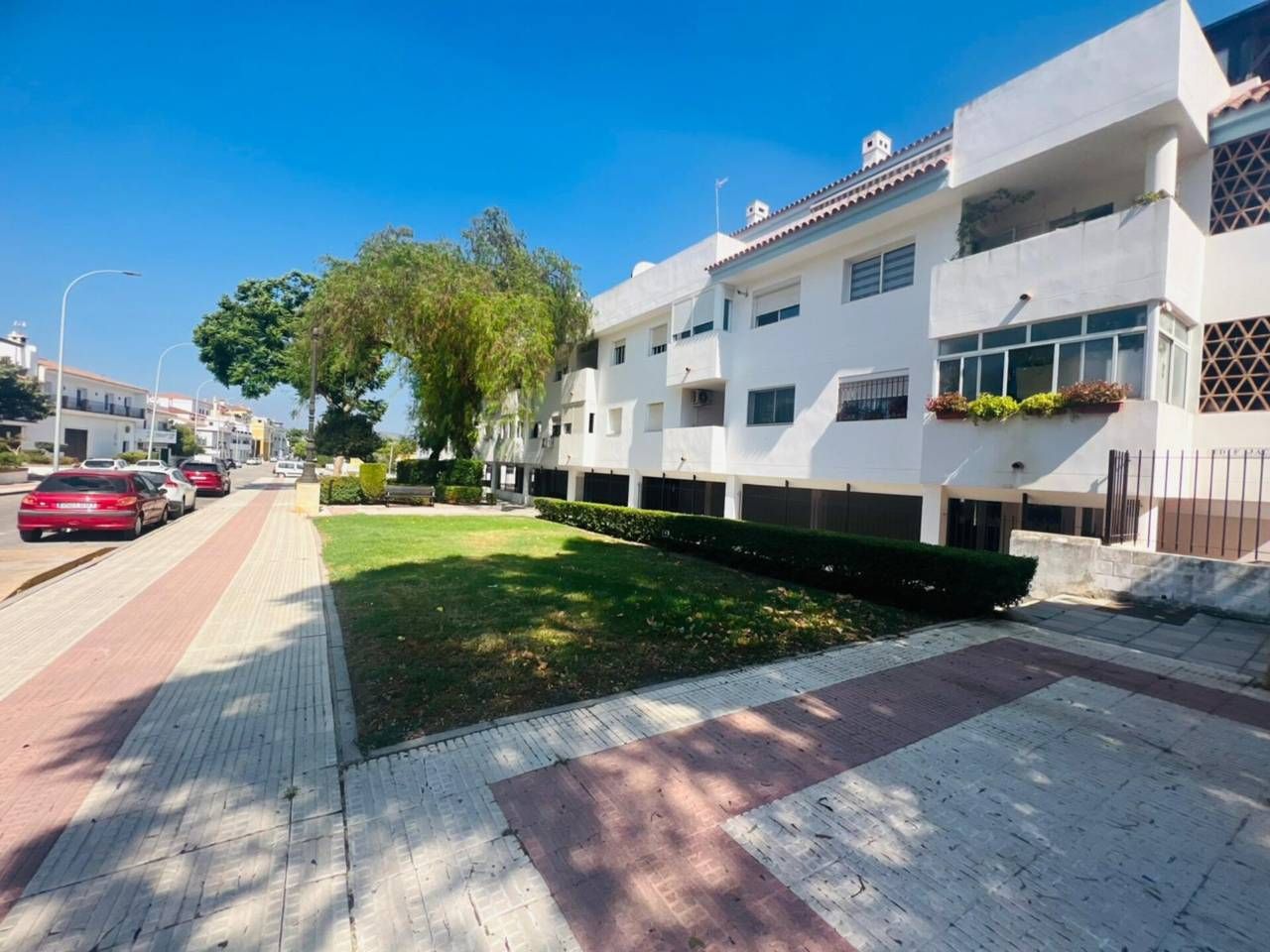 Vista exterior de Pis en venda en Sotogrande amb Terrassa, Moblat i Balcó