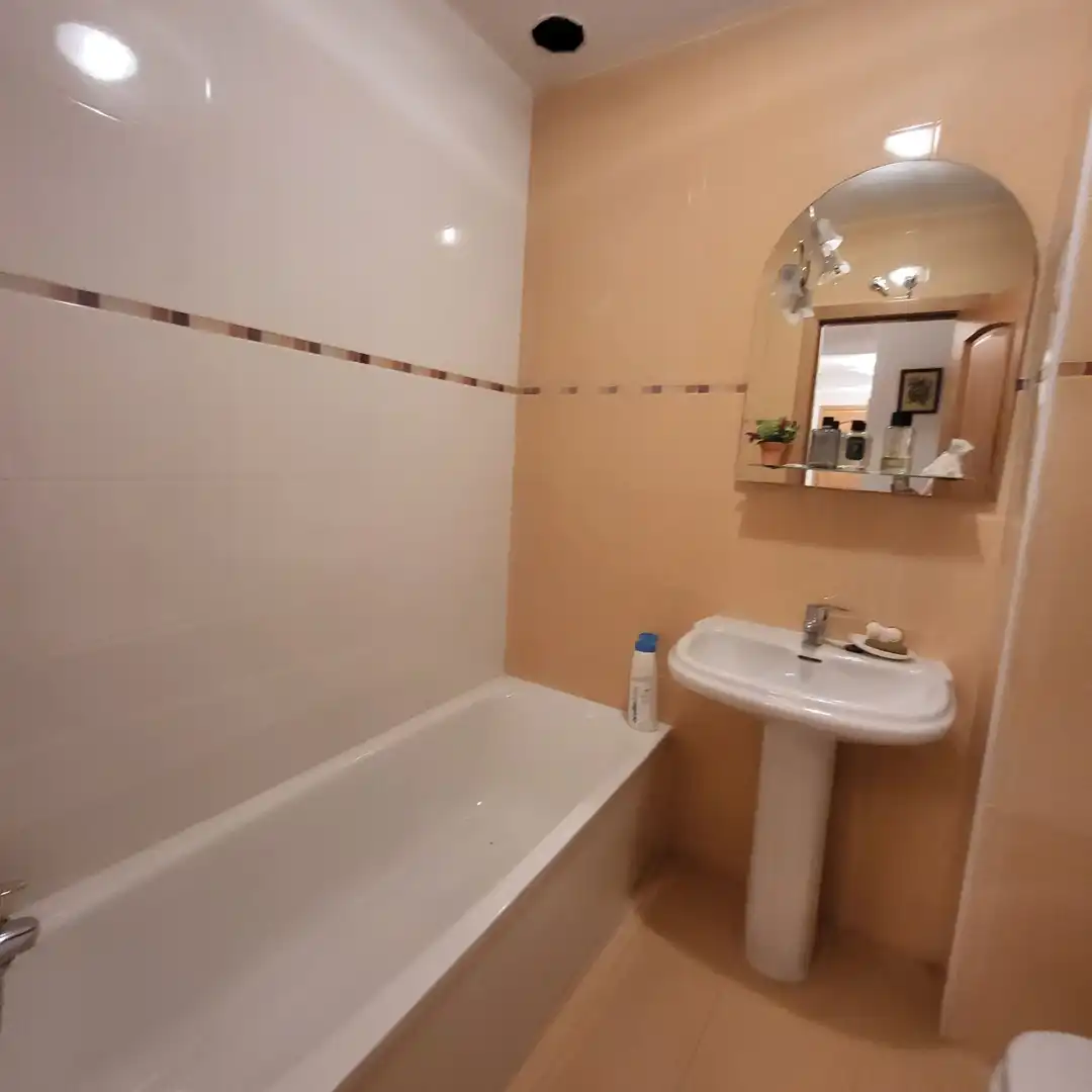 Baño de Piso en venta en Ávila con Calefacción, Terraza y Trastero
