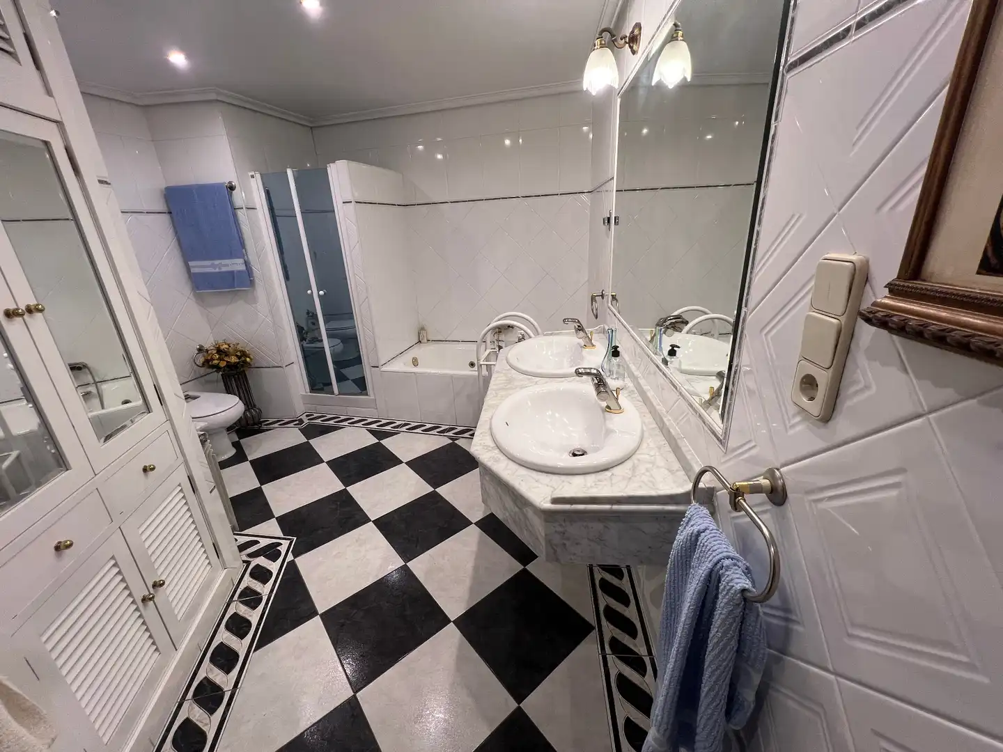 Bathroom of Flat for sale in Jaén  with Air Conditioner, Heating and Furnished