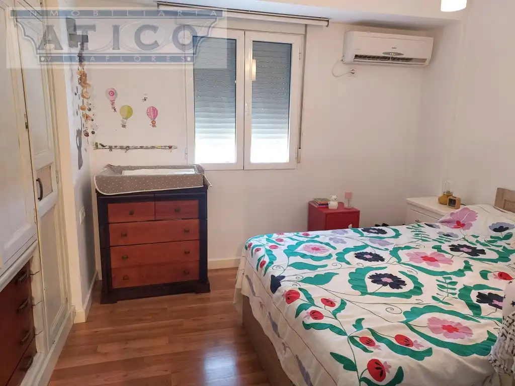 Habitación de Piso en venta en Sevilla con Aire acondicionado, Jardín privado y Piscina