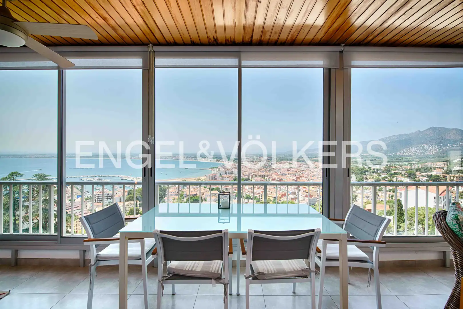 Piso con terraza en venta en Carrer Cant dels Ocells 38