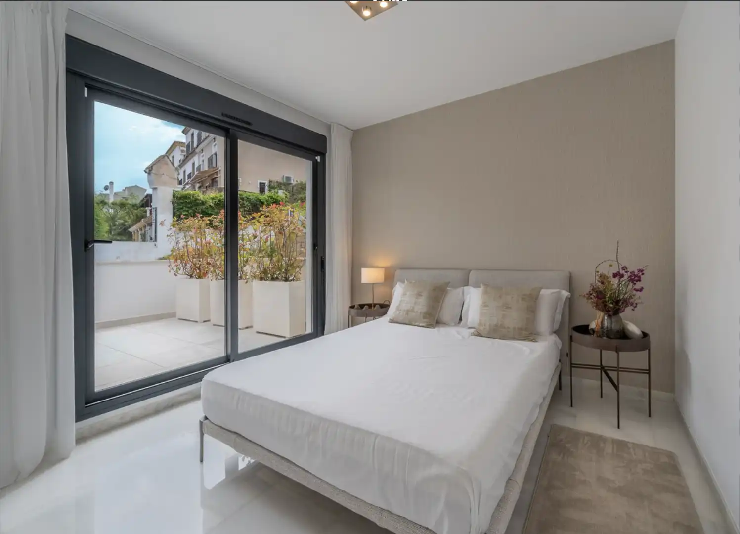 Habitación de Apartamento de alquiler en Marbella con Aire acondicionado, Terraza y Amueblado