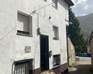 Vista exterior de Finca rústica en venda en Palacios del Sil amb Calefacció, Terrassa i Balcó