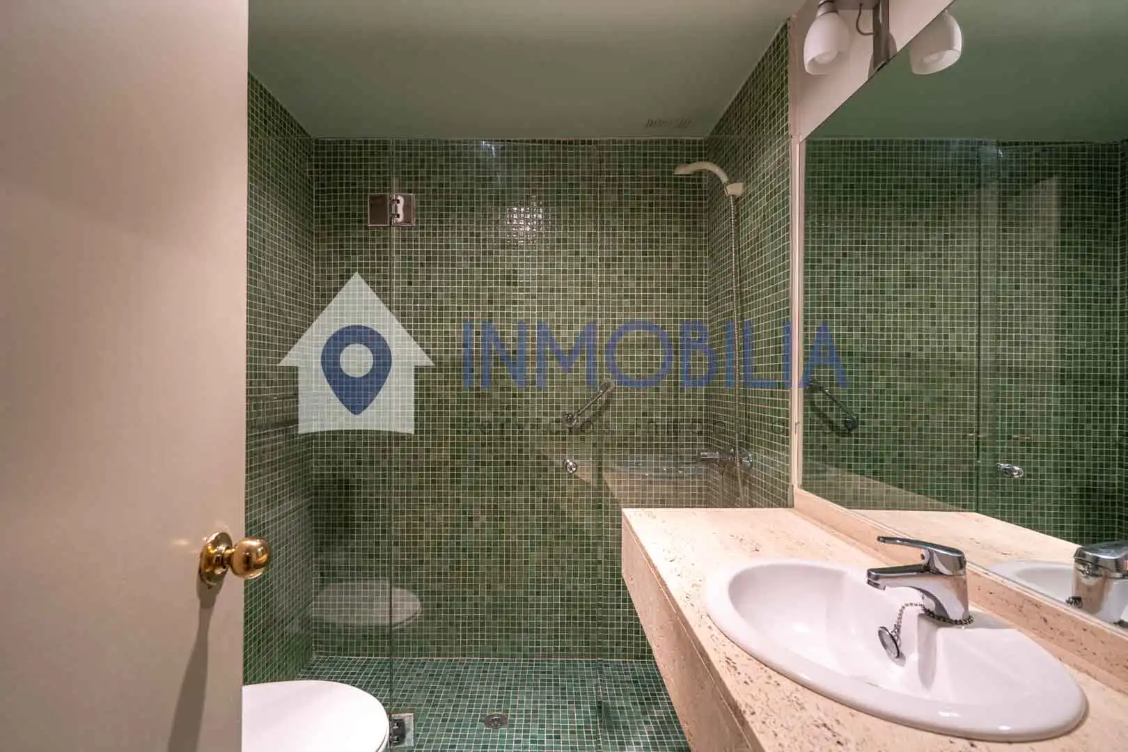 Baño de Piso en venta en Madrid con Calefacción, Jardín privado y Trastero