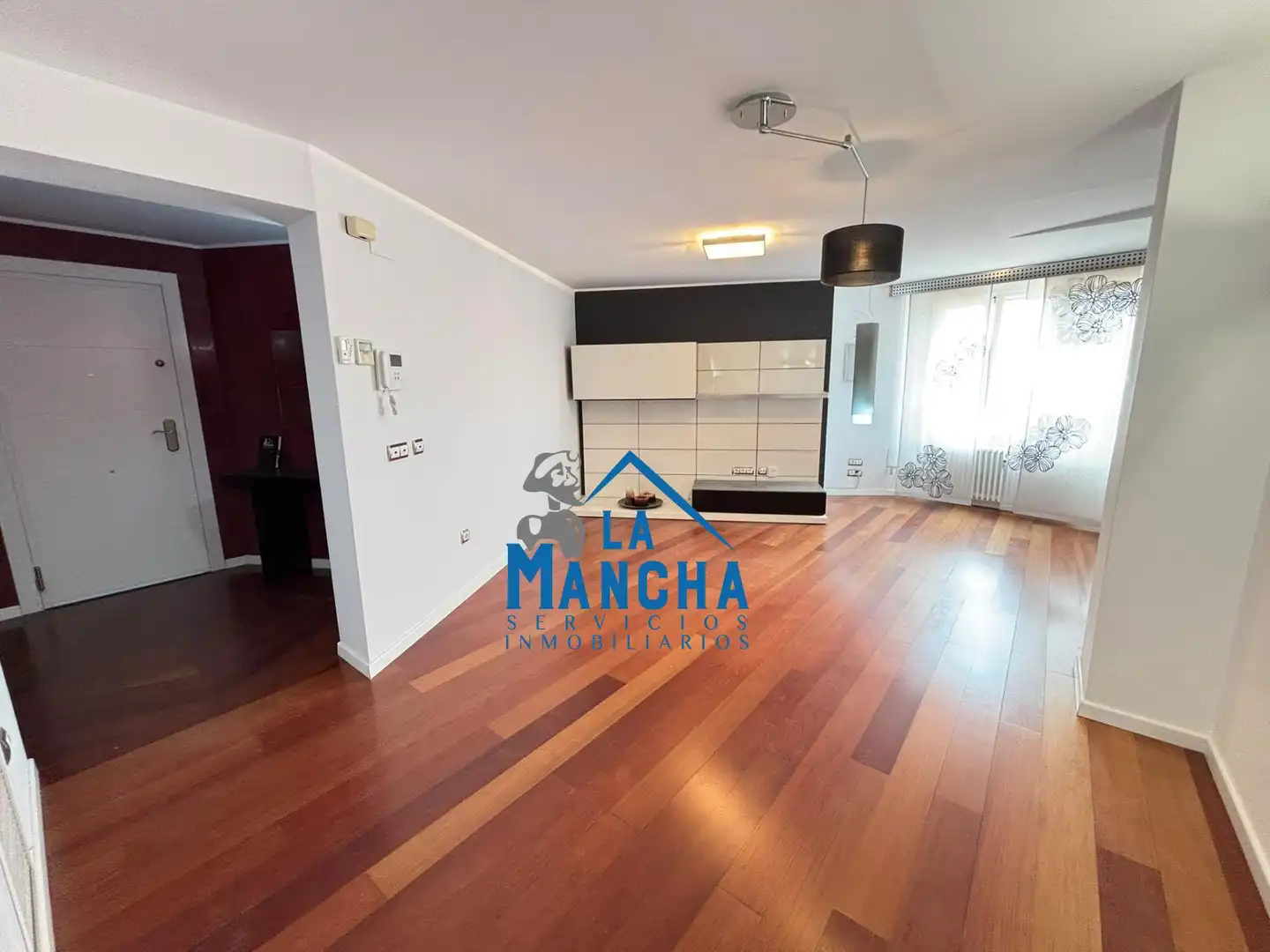 Vista exterior de Piso en venta en Carretas - Pajarita