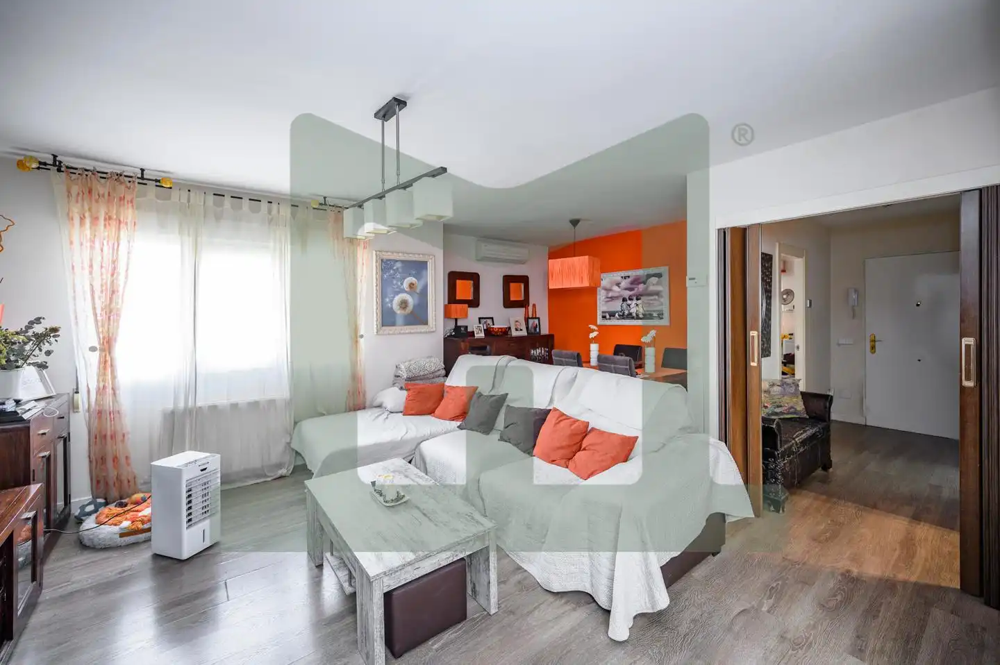 Wohnzimmer von Einfamilien-Reihenhaus zum Verkauf in Griñón mit Klimaanlage, Heizung und Privatgarten
