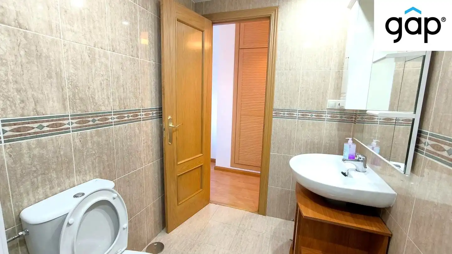 Baño de Piso en venta en Cuenca con Calefacción, Trastero y Amueblado