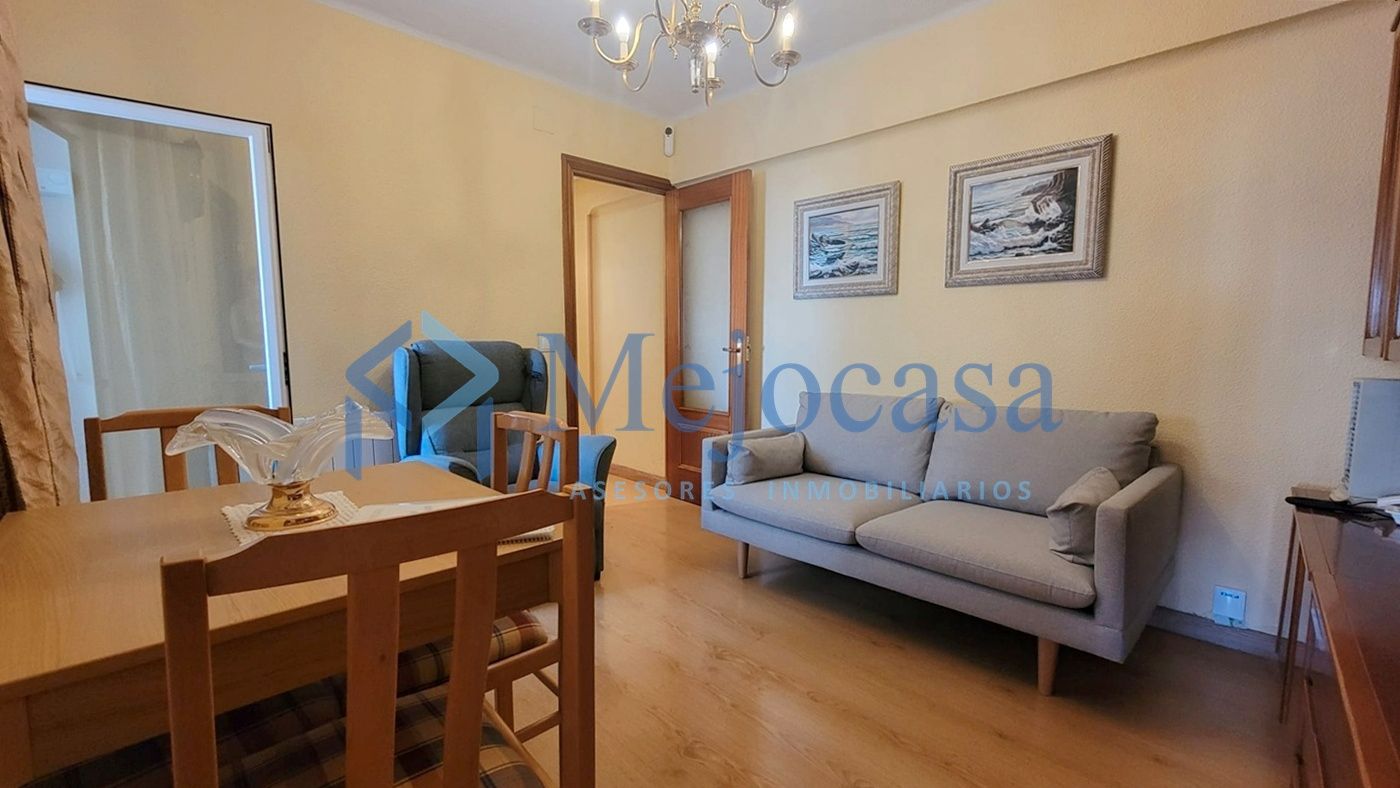 Living room of Flat for sale in  Madrid Capital  with Heating, Furnished and Oven